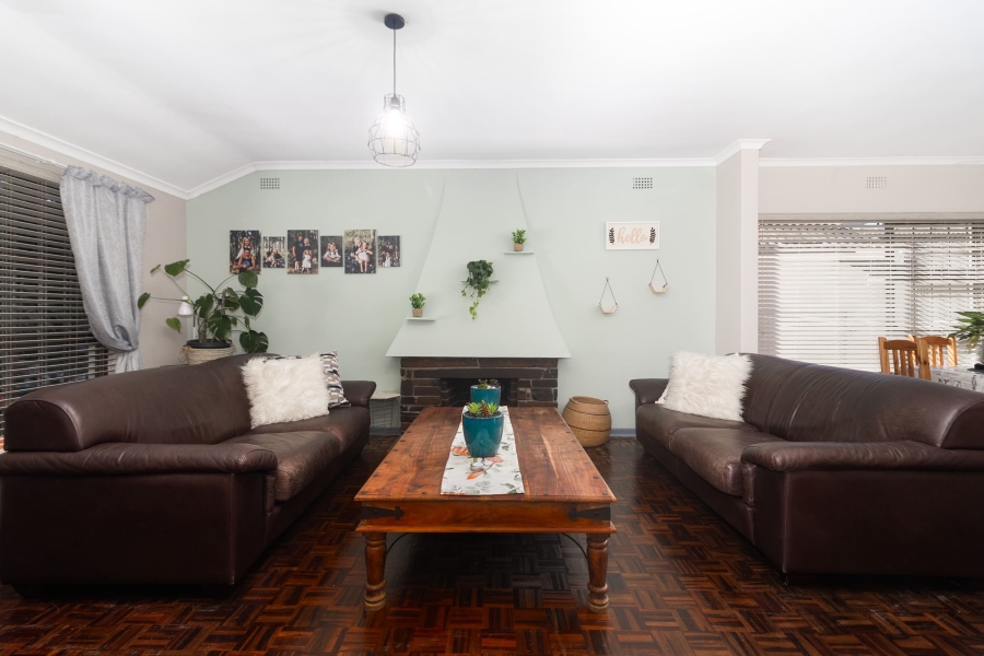 5 Bedroom Property for Sale in La Rochelle Western Cape